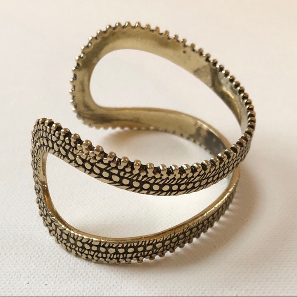 Lucky Brand Jewelry - Lucky Bangle Hammered design